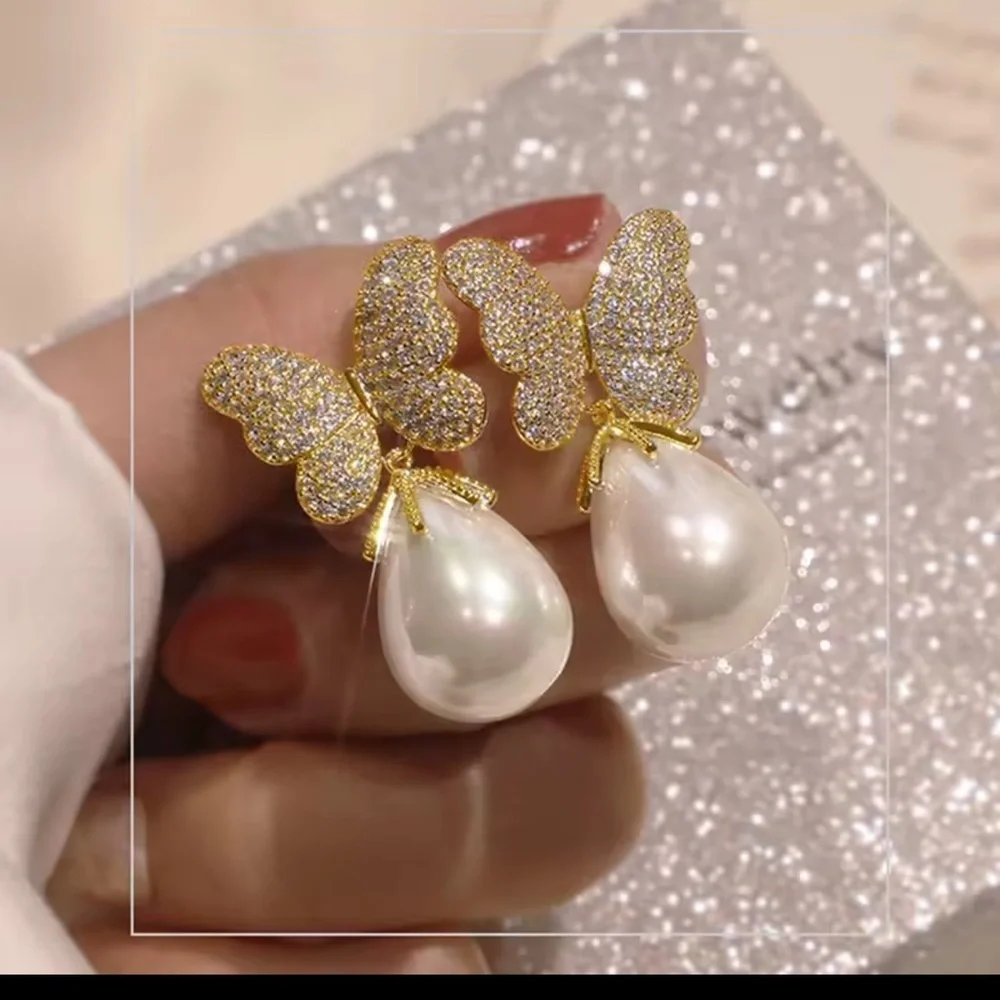 Vintage Butterfly Pearl Gold Timeless Earrings